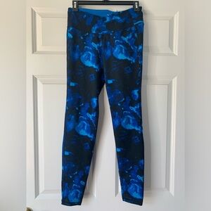Blue pattern leggings